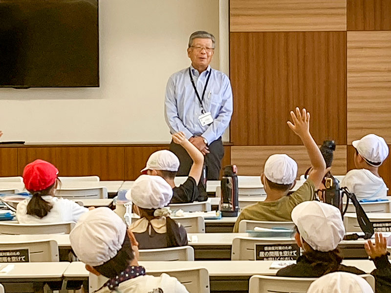 工場見学の様子